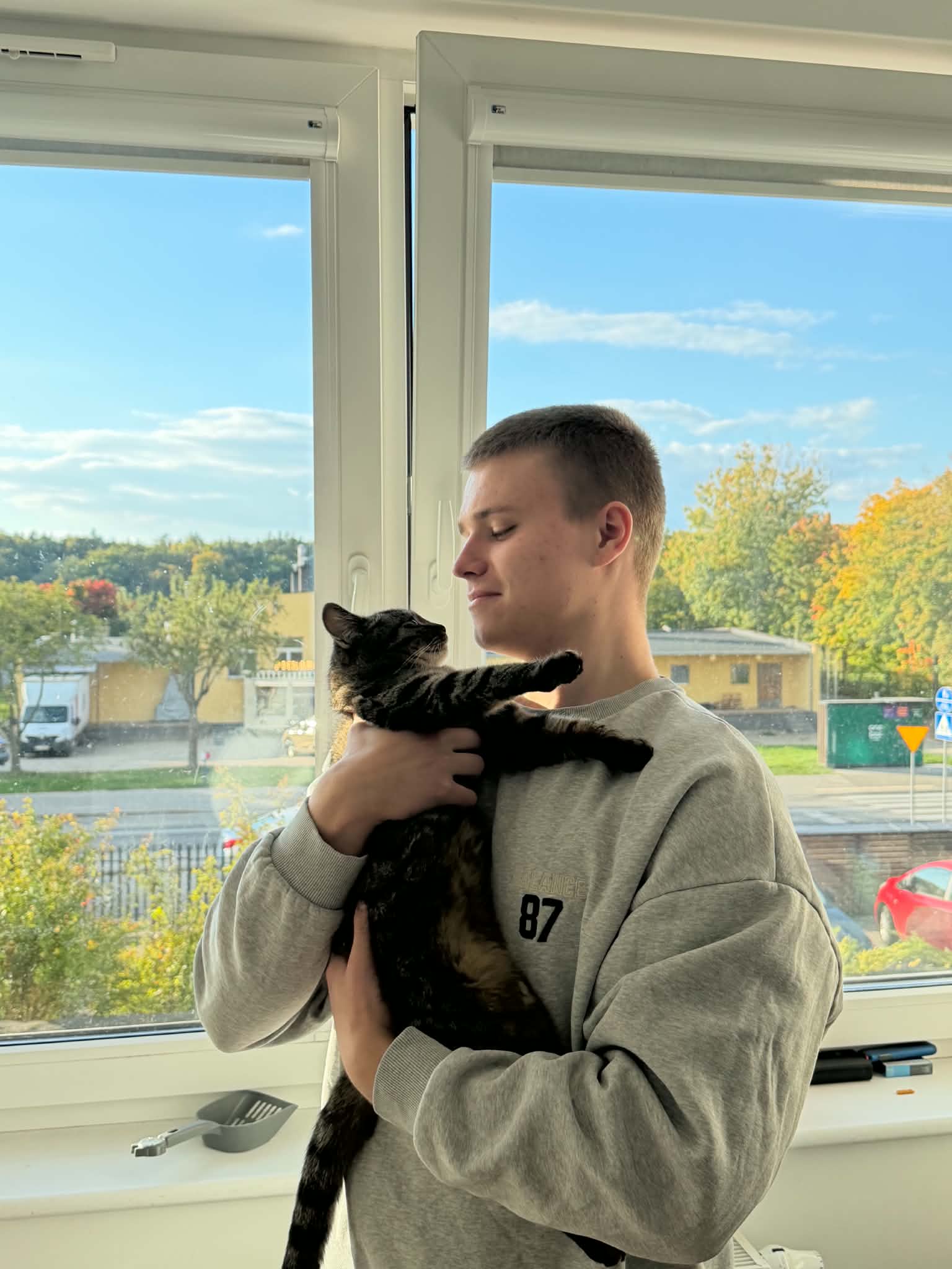 PETLOSTORE - właściciel sklepu z kotem